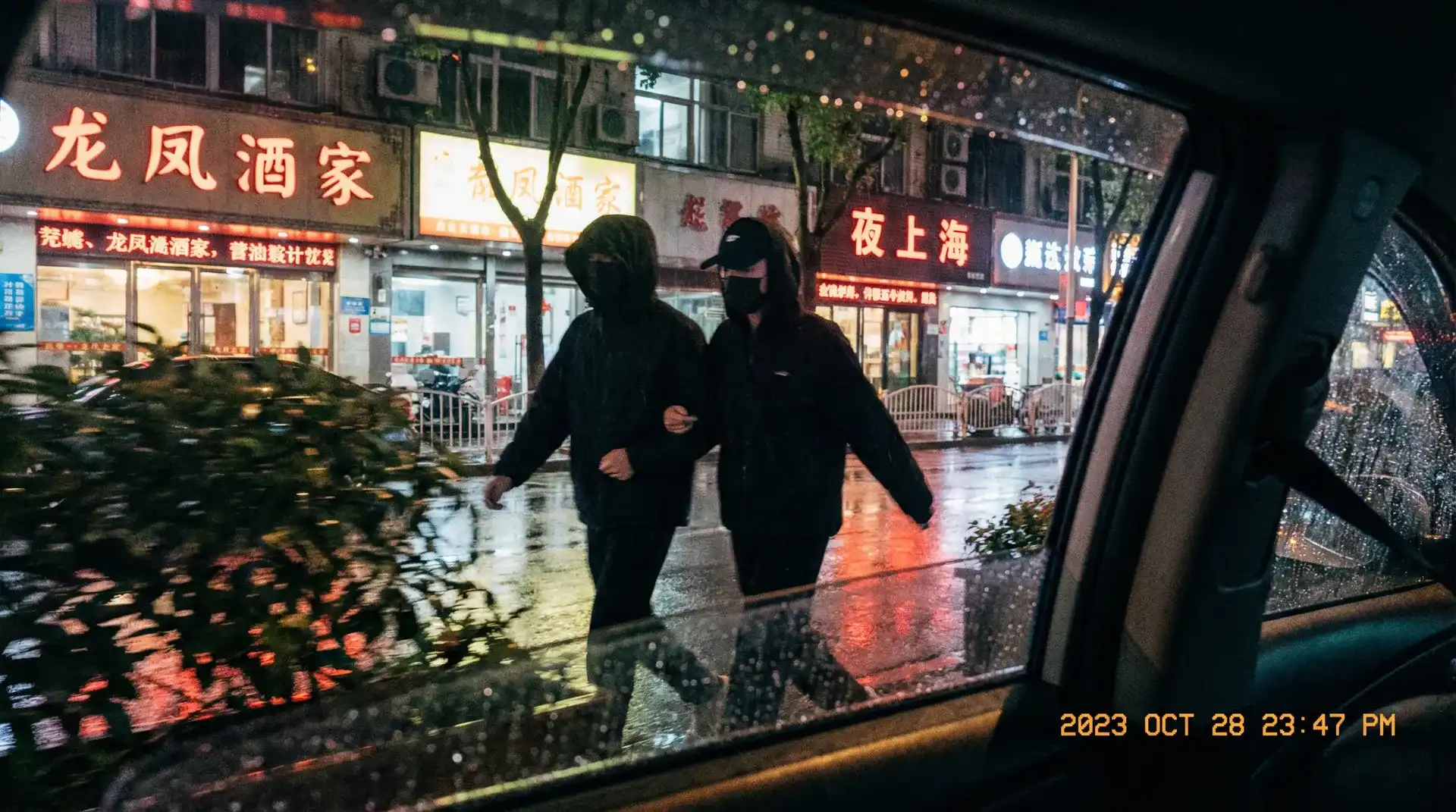 万博官网 - 顶流明星深夜密会现场抓拍照片